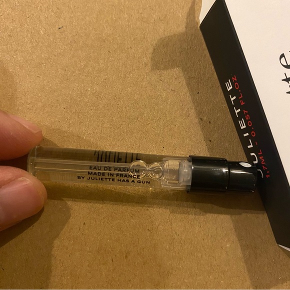 Juliette has a gun-Juliette Bundle of 5 (1.7ml each) fragrance sample - Picture 4 of 7